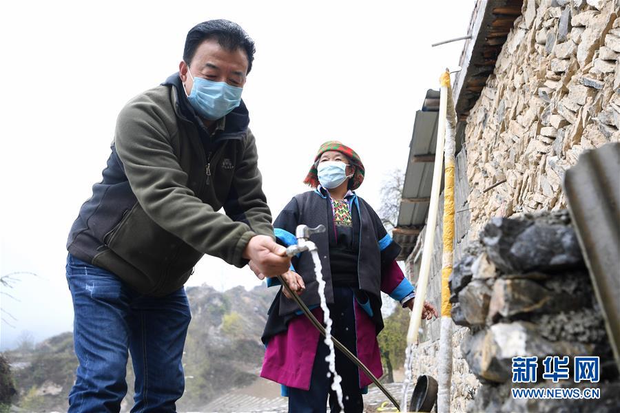 (脱贫攻坚·图片故事)(15)扶贫相册——藏族村寨的脱贫“贴心人”